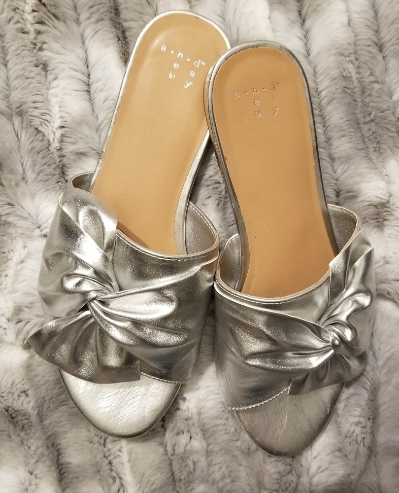 Silver bow slides - Picture 3 of 3